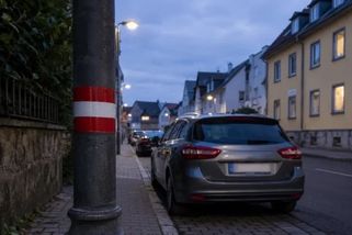 Nenápadný proužek na lampě se může řidiči prodražit. Plyne z něj málo známá povinnost